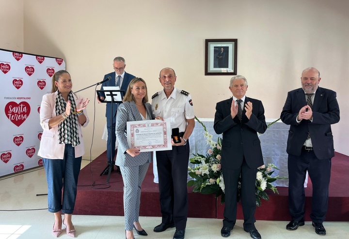 La consejera de Política Social, Familias e Igualdad, Conchita Ruiz, durante la entrega de la Medalla de Oro de la Fundación Hospitalidad Santa Teresa