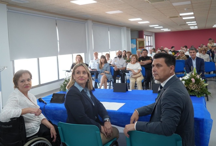 La consejera de Política Social, Familias e Igualdad, Conchita Ruiz, junto con el alcalde de San Javier, José Miguel Luengo, en la inauguración de la jornada 'Envejecimiento y Discapacidad' de Fundamifp