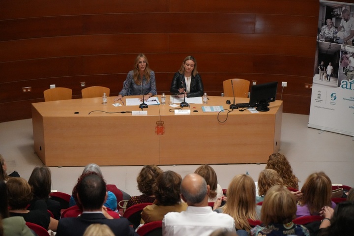 La consejera de Política Social, Familias e Igualdad, Conchita Ruiz, durante la jornada conmemorativa por el 40 aniversario del servicio de Ayuda a Domicilio del Ayuntamiento de Murcia (1)