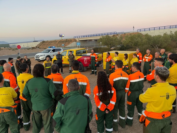 La Región envía esta mañana 60 nuevos efectivos de las brigadas forestales a la provincia de Valencia para colaborar en los trabajos de recuperación tras la Depresión Aislada en Niveles Altos