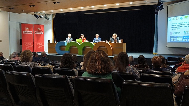 Imágenes de la consejera Sara Rubira en la inauguración de las jornadas de Campus Mare Nostrum