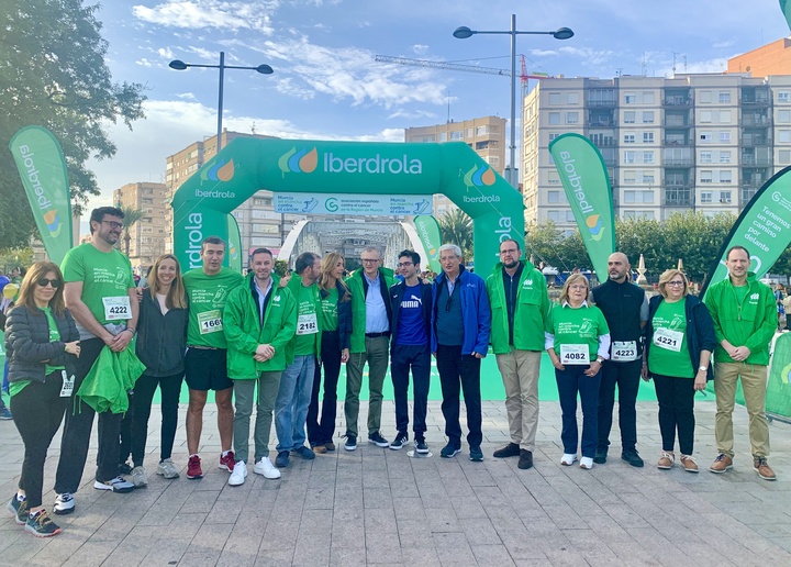 Salud muestra su apoyo a la actividad de la Asociación Española contra el Cáncer en Murcia con motivo de su marcha anual