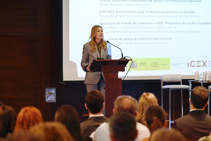 La consejera de Empresa, Empleo y Economía Social, Marisa López Aragón, en la inauguración de la jornada