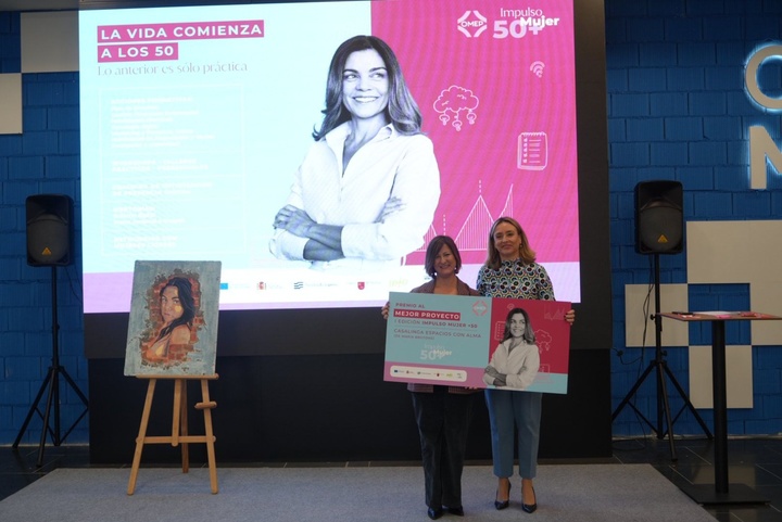 La consejera de Política Social, Familias e Igualdad, Conchita Ruiz, durante el acto de clausura del programa regional 'Impulso Mujer +50' (2)