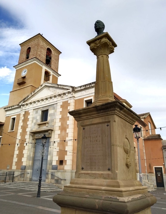 Monumento a Cipriano Galea en La Ñora.