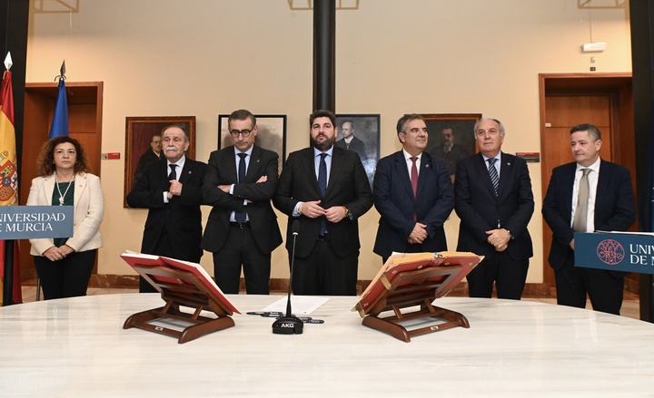 El presidente de la Comunidad, Fernando López Miras, preside el acto de toma de posesión de Bartolomé Viúdez como presidente del Consejo Social de la Universidad de Murcia/1