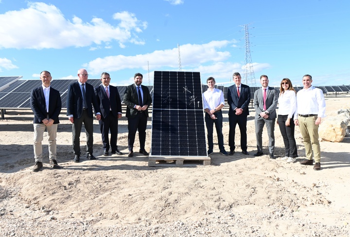 López Miras inaugura una nueva planta solar fotovoltaica