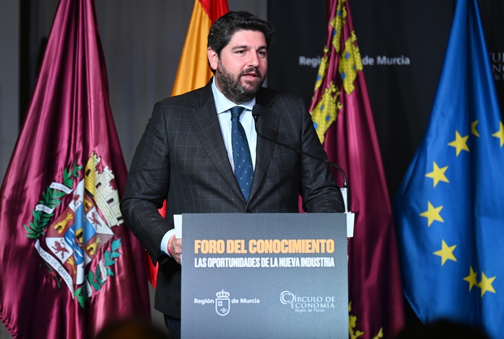 El presidente de la Comunidad, Fernando López Miras, inaugura el 'Foro del Conocimiento: las oportunidades de la nueva industria', organizado por el Gobierno regional en colaboración con el Círculo de Economía de la Región de Murcia (2)