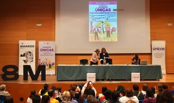 Momento del acto de presentación de la V edición del proyecto Únicas, dirigido a mujeres con discapacidad (1)