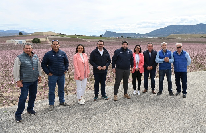 López Miras visita la floración de Cieza