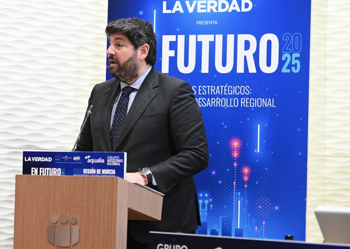 El presidente de la Comunidad, Fernando López Miras, inauguró hoy el Foro 'En Futuro Región de Murcia 2025', organizado por el diario La Verdad.