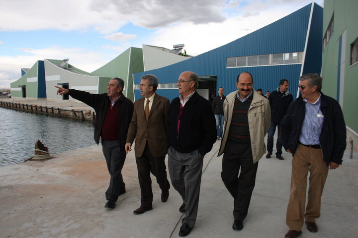 Visita a las obras de las naves de acuicultura en San Pedro