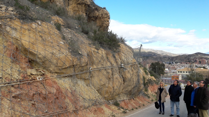 La consejería de Fomento e Infraestructuras realizará obras de mejora en el vial de acceso al castillo