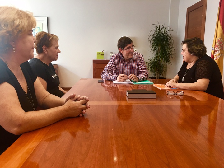 Reunión del consejero de Salud con Famdif