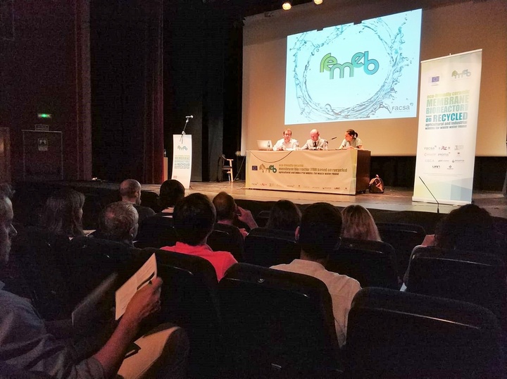 El director de Esamur, Joaquín Ruiz (centro), durante su intervención en la Jornada.