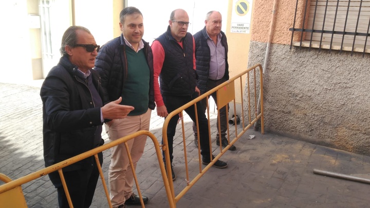 El director general del Agua, Sebastián Delgado (2º izq) durante su visita a las obras en Aledo