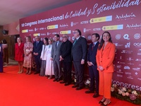 La consejera Carmen Conesa (1d), junto a autoridades participantes en el Congreso Internacional de Calidad y Sostenibilidad Turística.