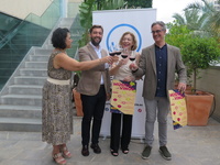 Un momento de la presentación de Música entre Vinos, en la terraza del Instituto de Turismo, con la presencia del director y la alcaldesa de Jumi...
