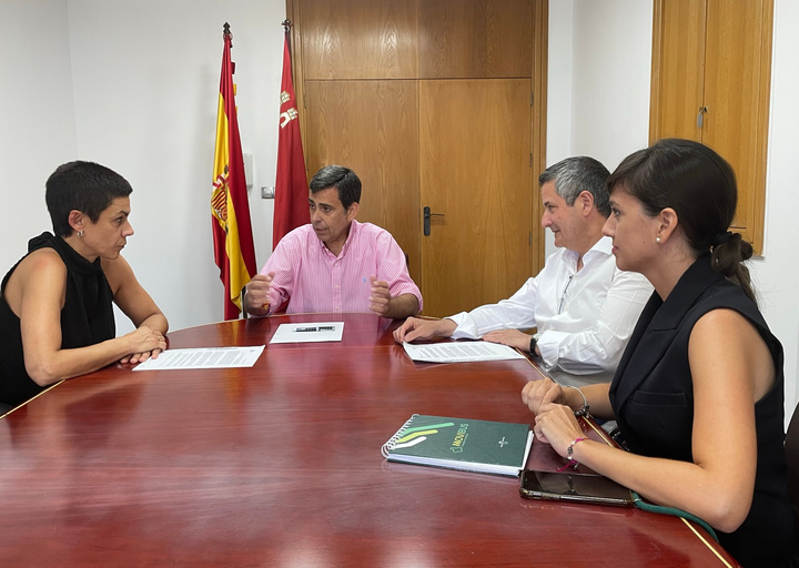 La Comunidad propone al Ayuntamiento de Beniel un acuerdo para mejorar el transporte público, similar al de Santomera