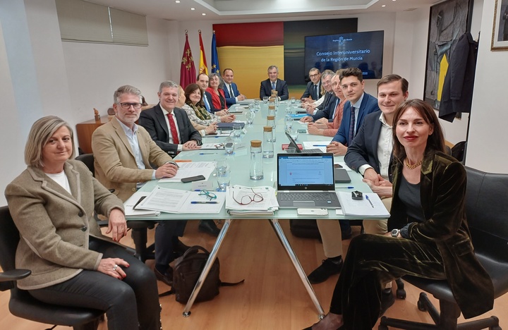 El consejero de Medio Ambiente, Universidades, Investigación y Mar Menor, Juan María Vázquez, durante la celebración del Consejo Interuniversitario.