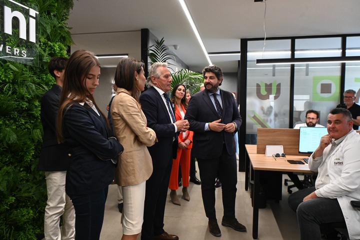 El presidente de la Comunidad, Fernando López Miras, inaugura en Torre-Pacheco las nuevas instalaciones de la empresa Hortofortini (2)