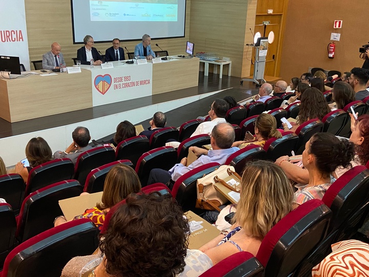 Más de 165 profesionales debaten los métodos diagnósticos y de tratamiento en la V jornada multidisciplinar de las unidades de mama de la Región de Murcia