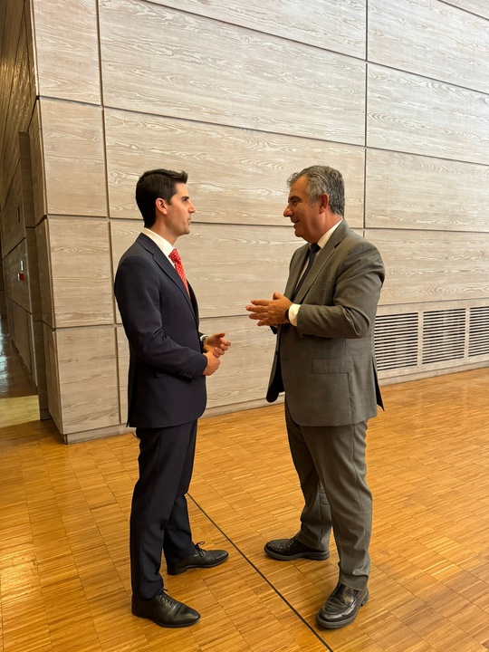 El consejero de Medio Ambiente, Universidades, Investigación y Mar Menor, Juan María Vázquez mantuvo esta mañana un encuentro con el consejero de Educación, Ciencia y Universidades de la Comunidad de Madrid, Emilio Viciana.