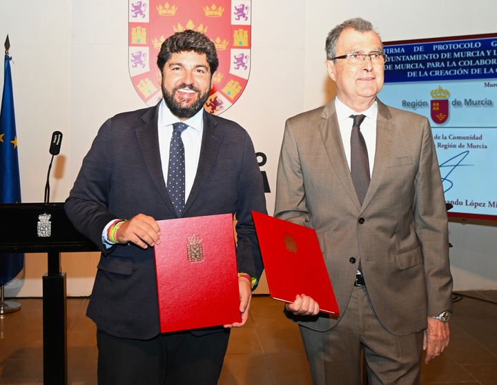 Firma del protocolo entre la Comunidad y el Ayuntamiento de Murcia para la organización de los actos por la celebración de los 1.200 años de historia de la ciudad de Murcia