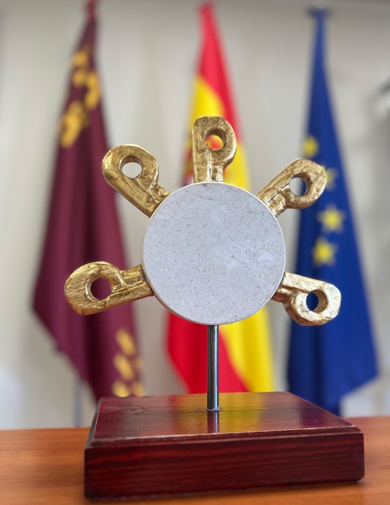 Premio que reciben los galardonados en la convocatoria para distinguir a personas y proyectos en cooperación internacional.