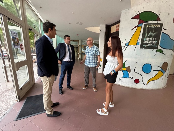 El director general Luis Quiñonero y el alcalde de Blanca visitan el IES Valle del Segura.