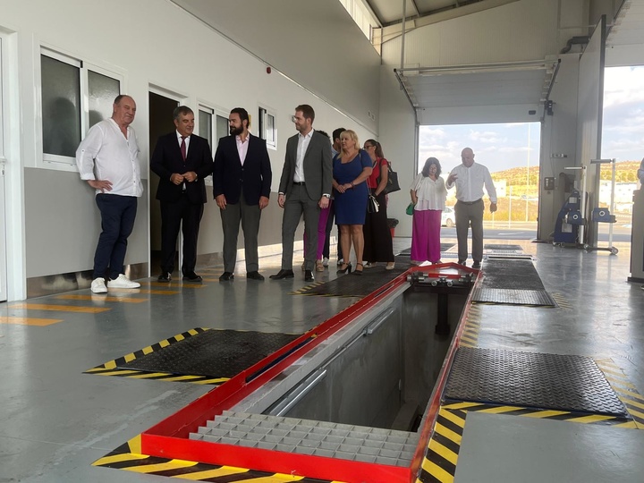 El consejero de Medio Ambiente, Universidades, Investigación y Mar Menor, Juan María Vázquez, junto al alcalde de La Unión, Joaquín Zapata, inauguró...