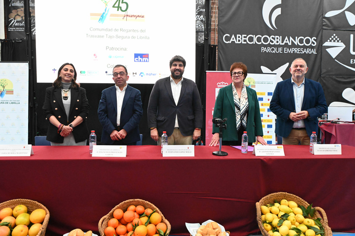 El jefe del Ejecutivo regional, Fernando López Miras, presidió el acto conmemorativo del 45 aniversario de la Comunidad de Regantes de Librilla (2)