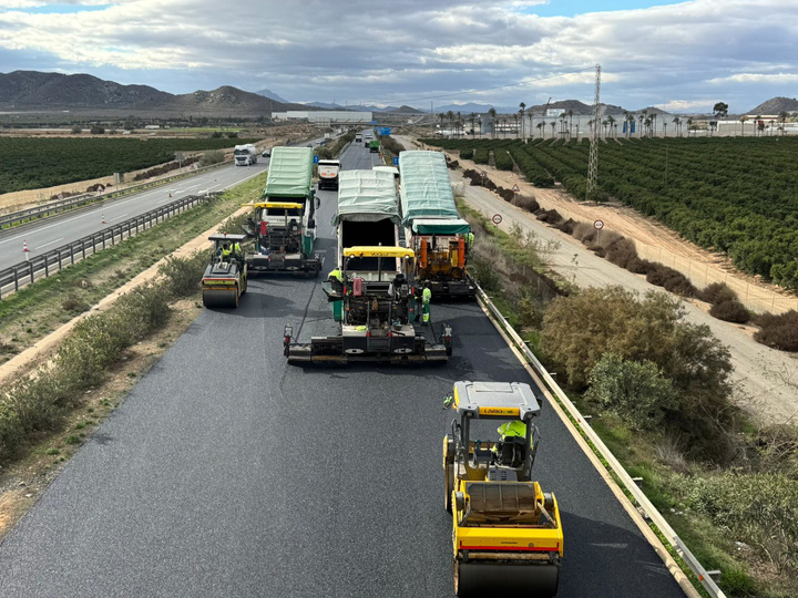 Imágenes de las obras que se realizan en la autovía RM-2 (1)