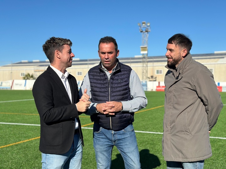 El director general de Deportes, Fran Sánchez, en su visita al Ángel Celdrán con el presidente de la Minera y el concejal de Deportes de Cartagen...