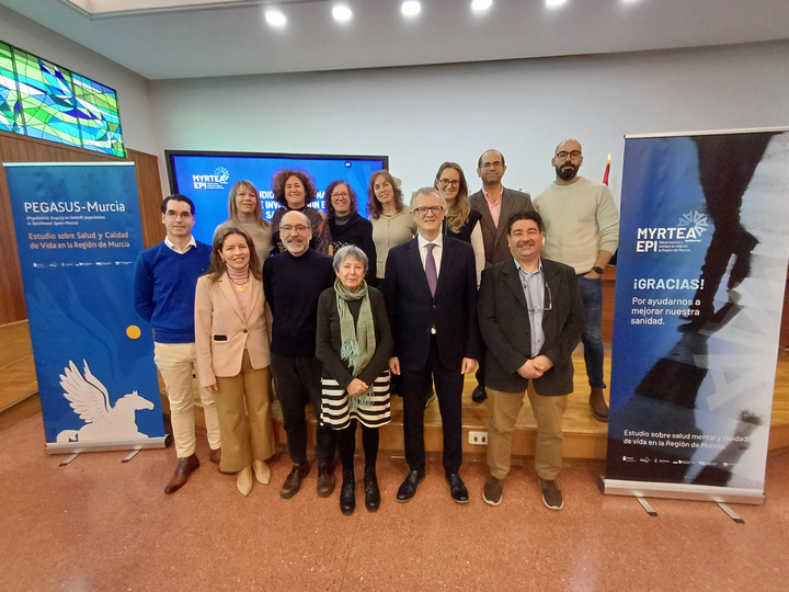 El consejero de Salud, Juan José Pedreño, mantuvo un encuentro con el equipo de investigación del proyecto (1)